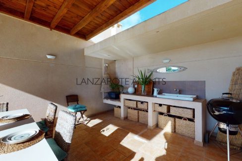 Beautiful-5-bedroom-5-bathroom-villa-with-extensive-outside-space-with-pool-and-tennis-court-in-Costa-Teguise-01142022_072045