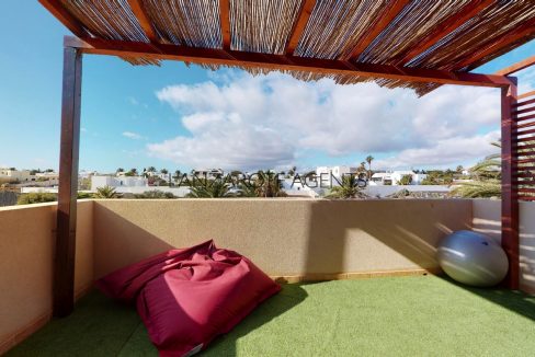 Beautiful-5-bedroom-5-bathroom-villa-with-extensive-outside-space-with-pool-and-tennis-court-in-Costa-Teguise-01142022_072525
