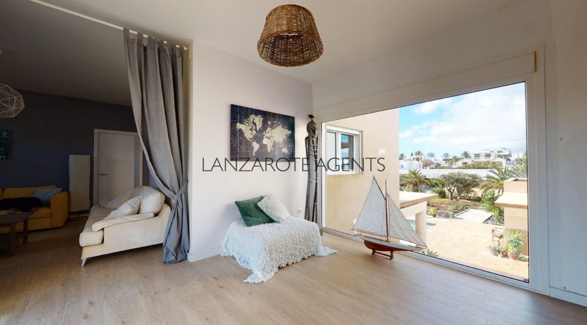 Beautiful-5-bedroom-5-bathroom-villa-with-extensive-outside-space-with-pool-and-tennis-court-in-Costa-Teguise-01142022_072610