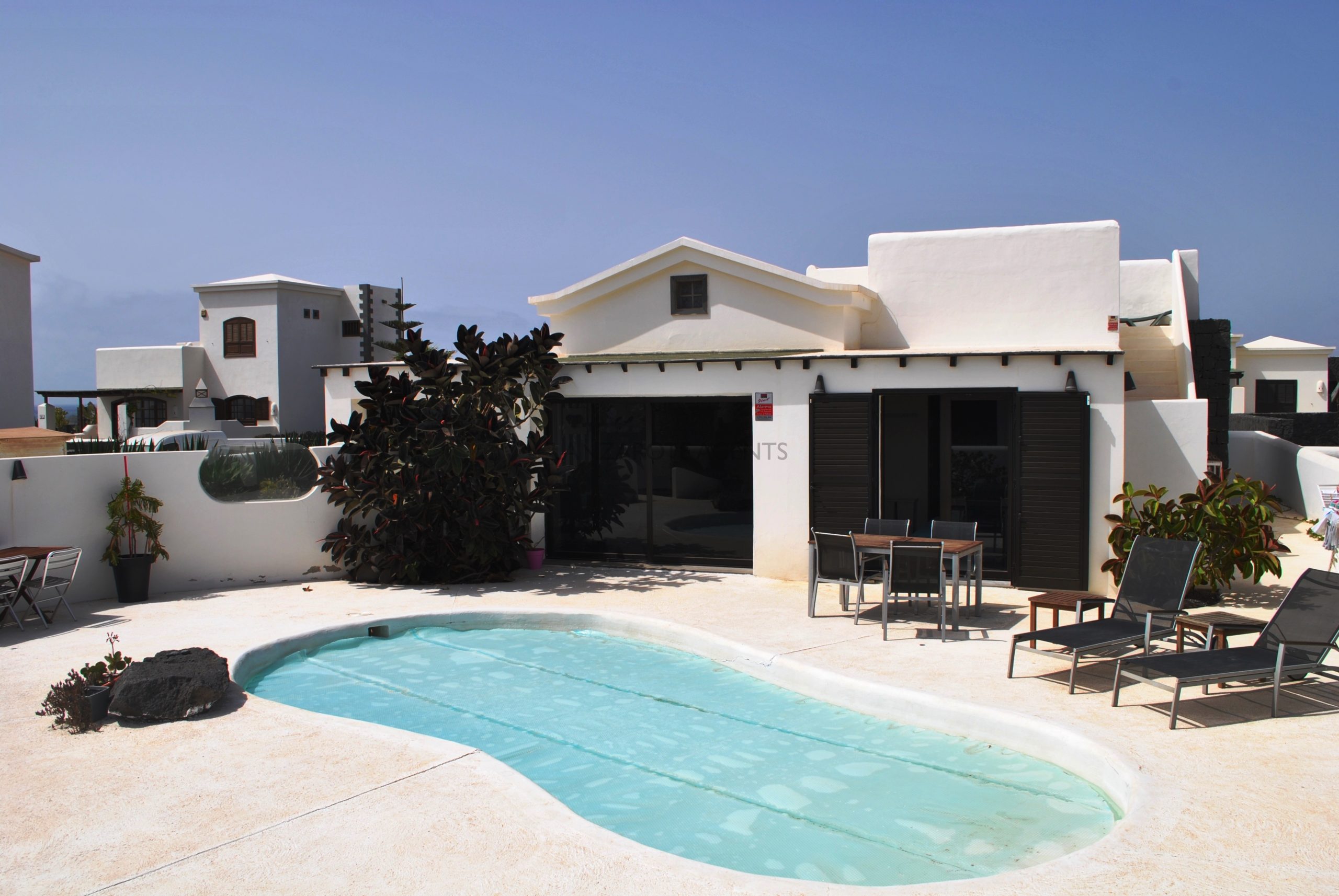 Detached 3 Bedroom Villa with Private Pool in the Playa Blanca and Sea and Mountain Views