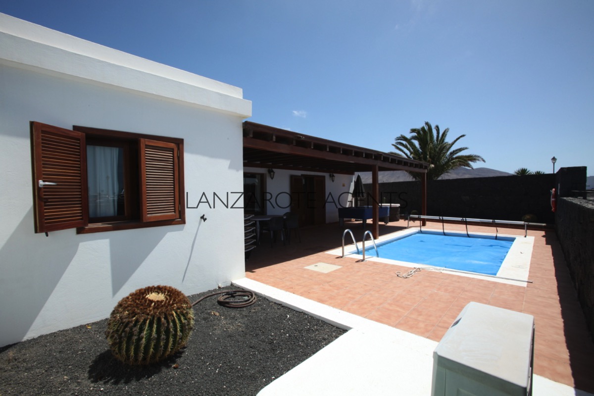 Investment Opportunity! 3 Bedroom Villa Very Near Marina Rubicon with Vv License, Heated Pool and Future Bookings in Playa Blanca