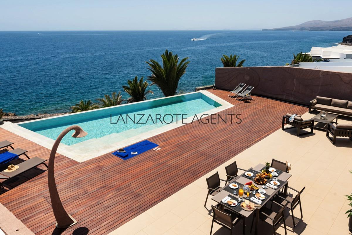 Fabulous Luxury Front Line Villa for sale in Lanzarote with Private infinity Pool in the Exclusive Yacht Marina of Puerto Calero and a Self Contained Apartment