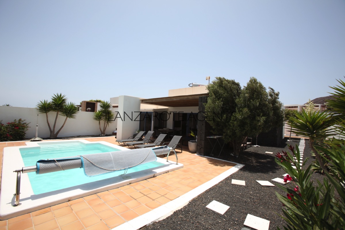 Fabulous 3 Bedroom Villa with Vv License and Private Heated Pool and Future Bookings, is a Perfect Investment in Playa Blanca!