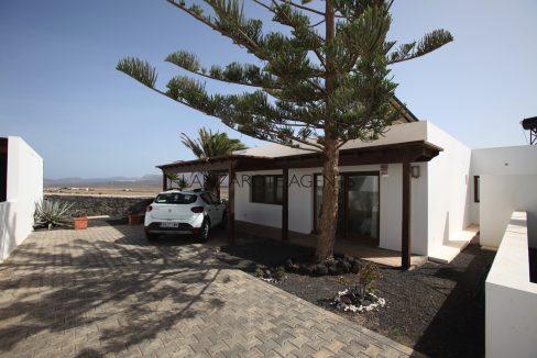 Spacious 4 Bedroom Villa With Private Pool and Panoramic Views of The Sea and Playa Blanca