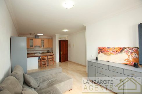 Perfectly Presented 2 Bedroom Apartment in Playa Blanca Town Centre at only 2 min to the Beach and All Conveniences.