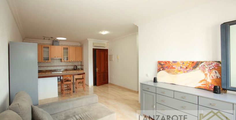 Perfectly Presented 2 Bedroom Apartment in Playa Blanca Town Centre at only 2 min to the Beach and All Conveniences.