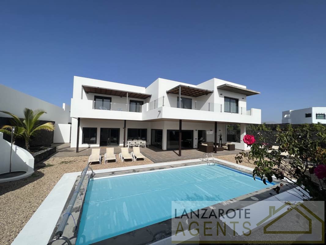 Stunning Modern 5 Bedroom Detached Luxury Villa in Puerto Calero Lanzarote with Sea Views