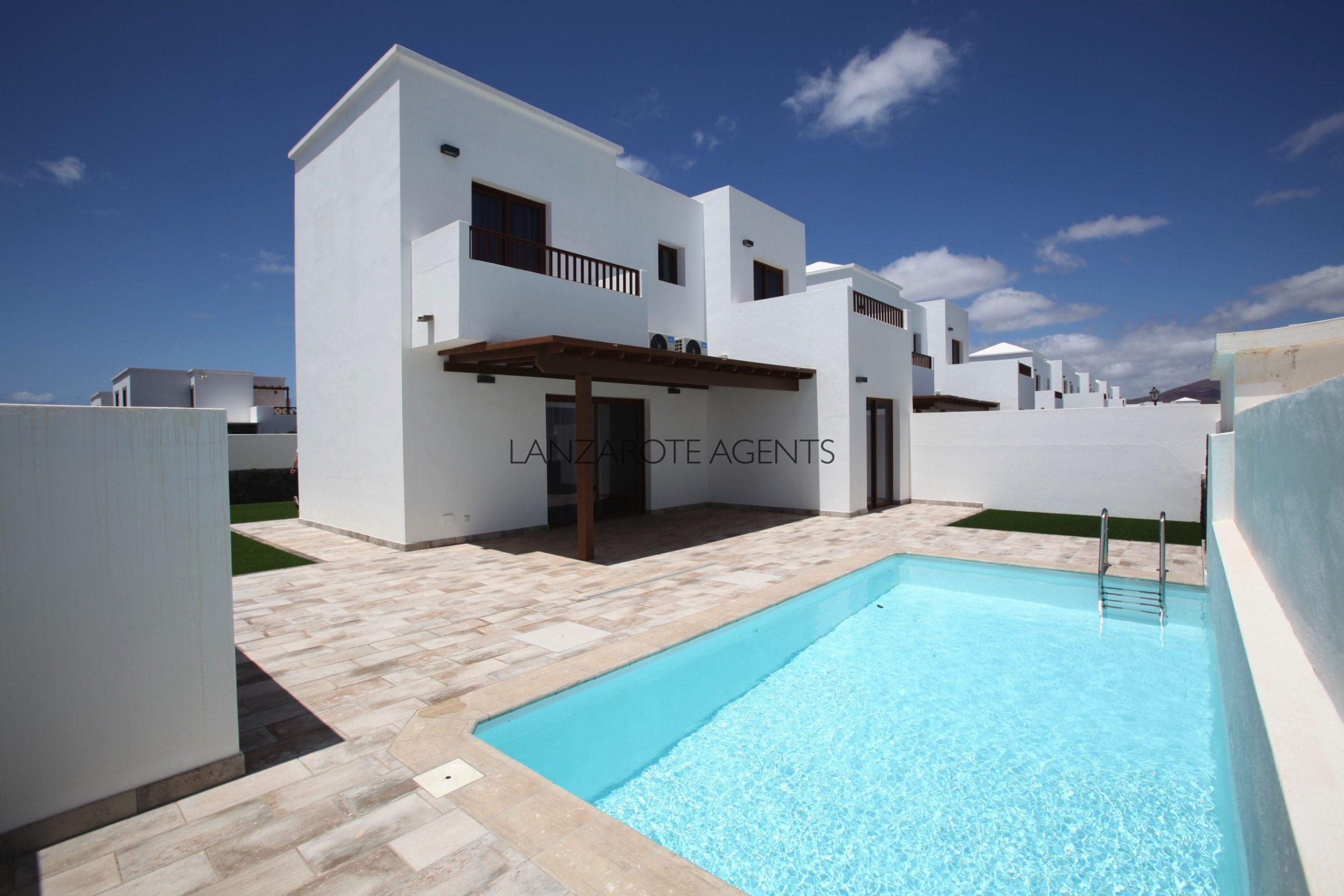 Detached 3 Bedroom Villa in Lanzarote Near Marina Rubicon Fully Refurbished with Private Pool