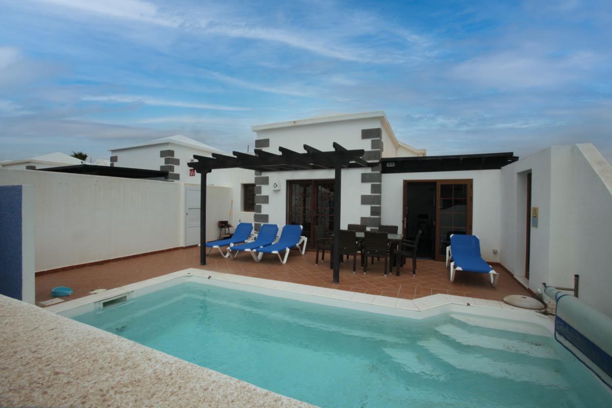 Investment Opportunity 2 Bedroom Villa in Lanzarote on Corner plot with Private Pool in Playa Blanca