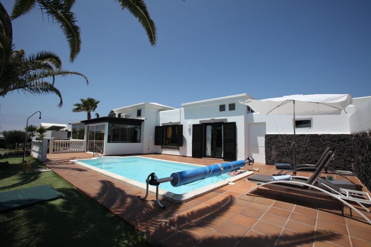 Immaculate Detached Villa in the Light House area in Playa Blanca With Garage and Private Heated Pool