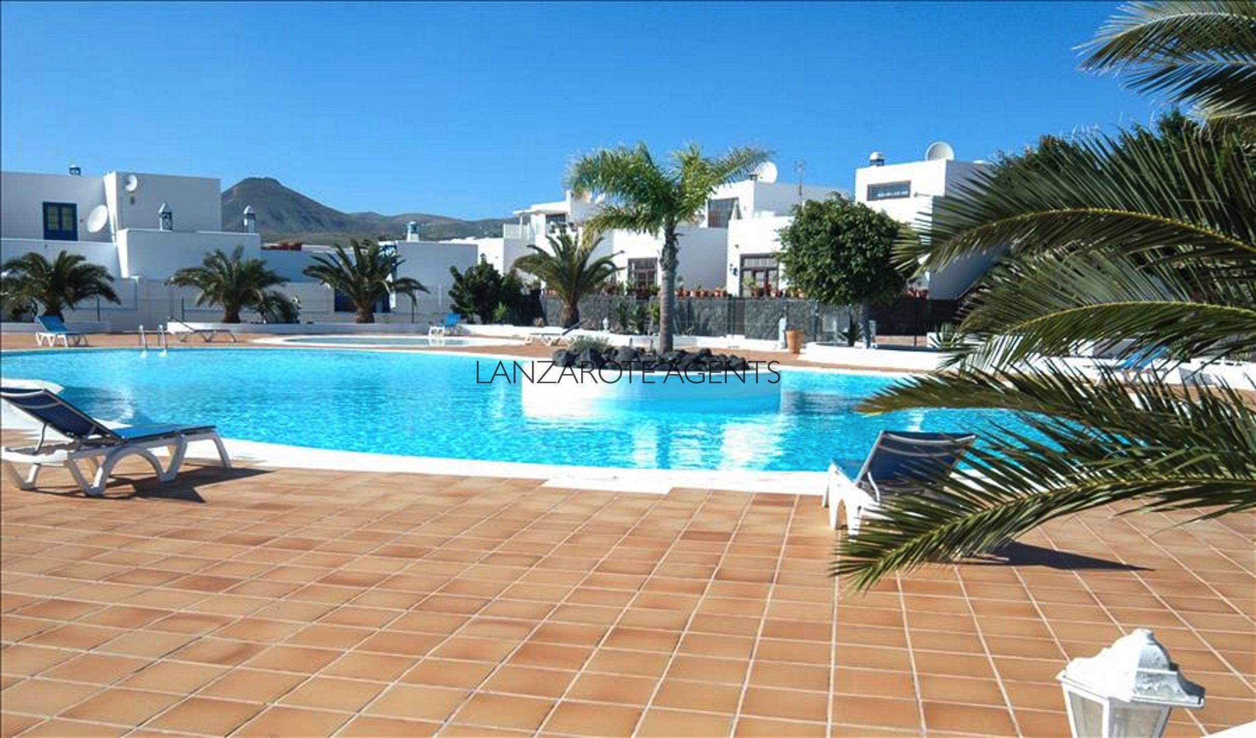 Lovely Terraced 3 Bedroom Villa in Puerto Calero on a Complex with Communal Pool