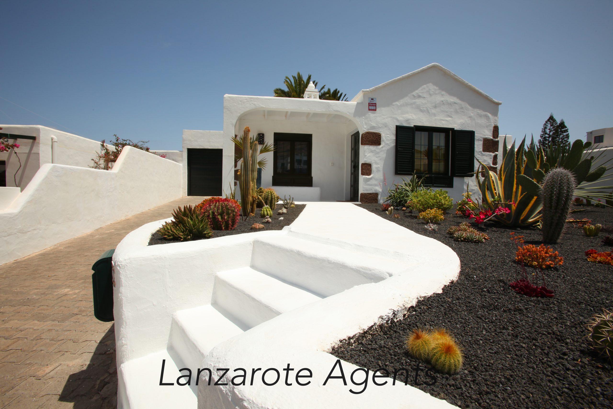 Immaculate Charming 3 Bedroom Villa in Yaiza with Stunning views over the Volcanoes of the National Park of Timanfaya.