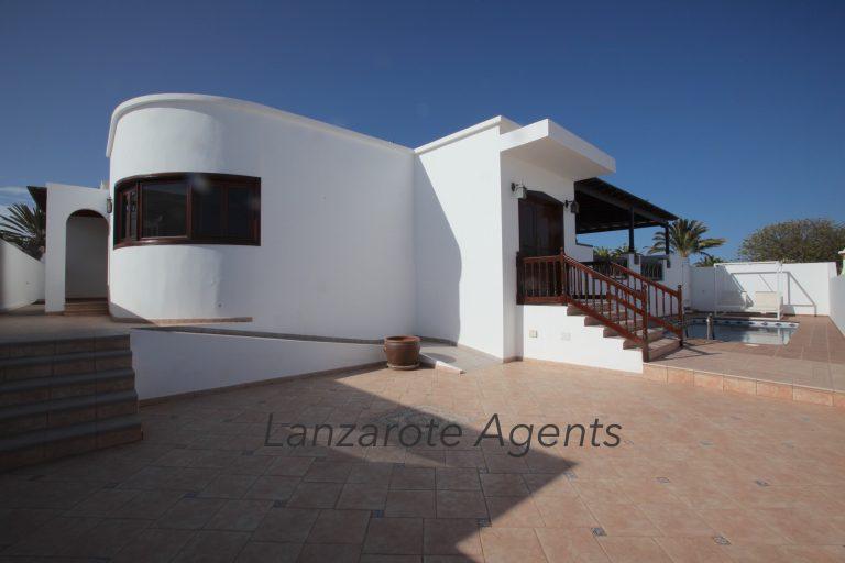 Villas for sale in Costa Teguise