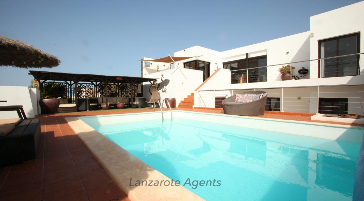 Playa Blanca -- www.lanzaroteagents.com0087