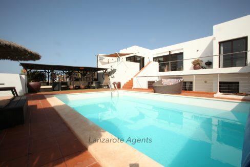 Playa Blanca -- www.lanzaroteagents.com0087