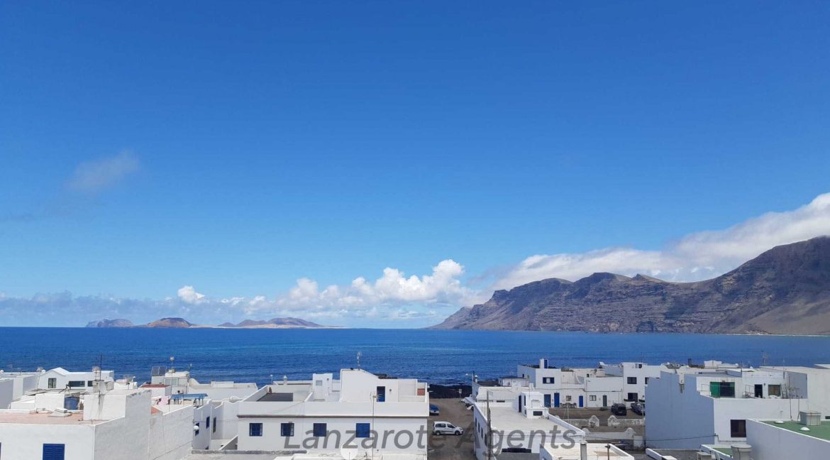 Playa Blanca -- www.lanzaroteagents.com0039