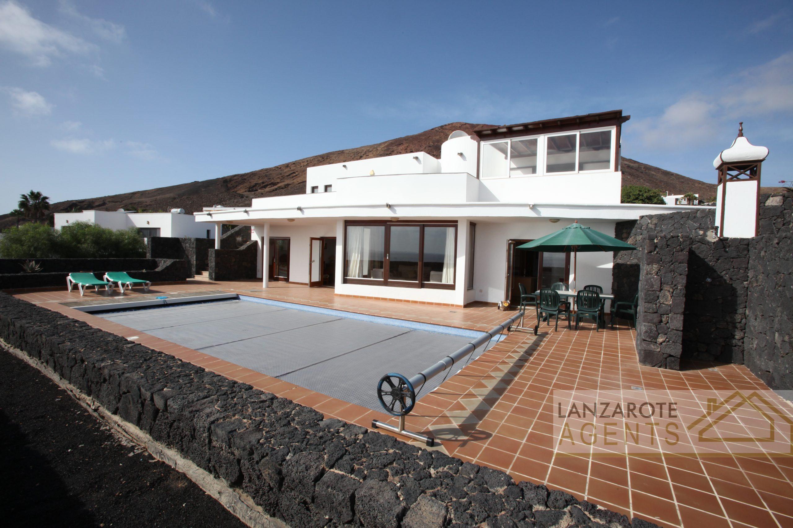 Fabulous Detached Villa in Playa Blanca with Great Sea Views, Big Plot of Land and an Independent Apartment
