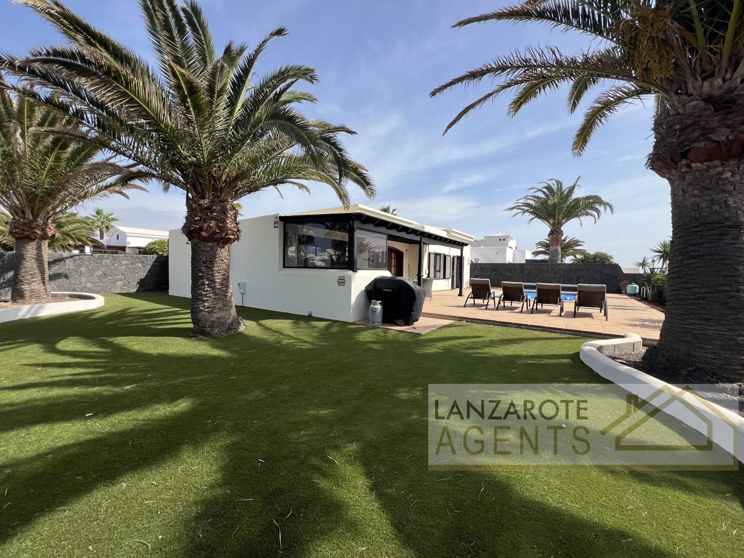 Immaculate Detached 2 Bedroom Villa with Private Pool, A/C and Large Terrace and Garden in Playa Blanca