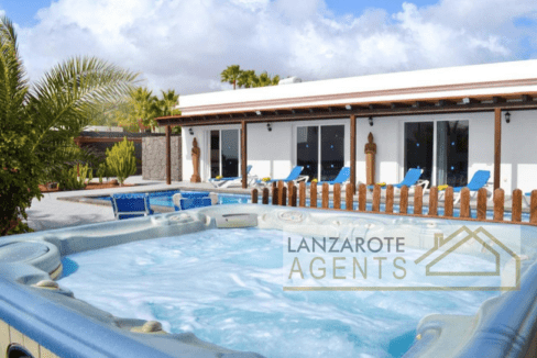 Puerto Calero -Lanzarote Agents0013