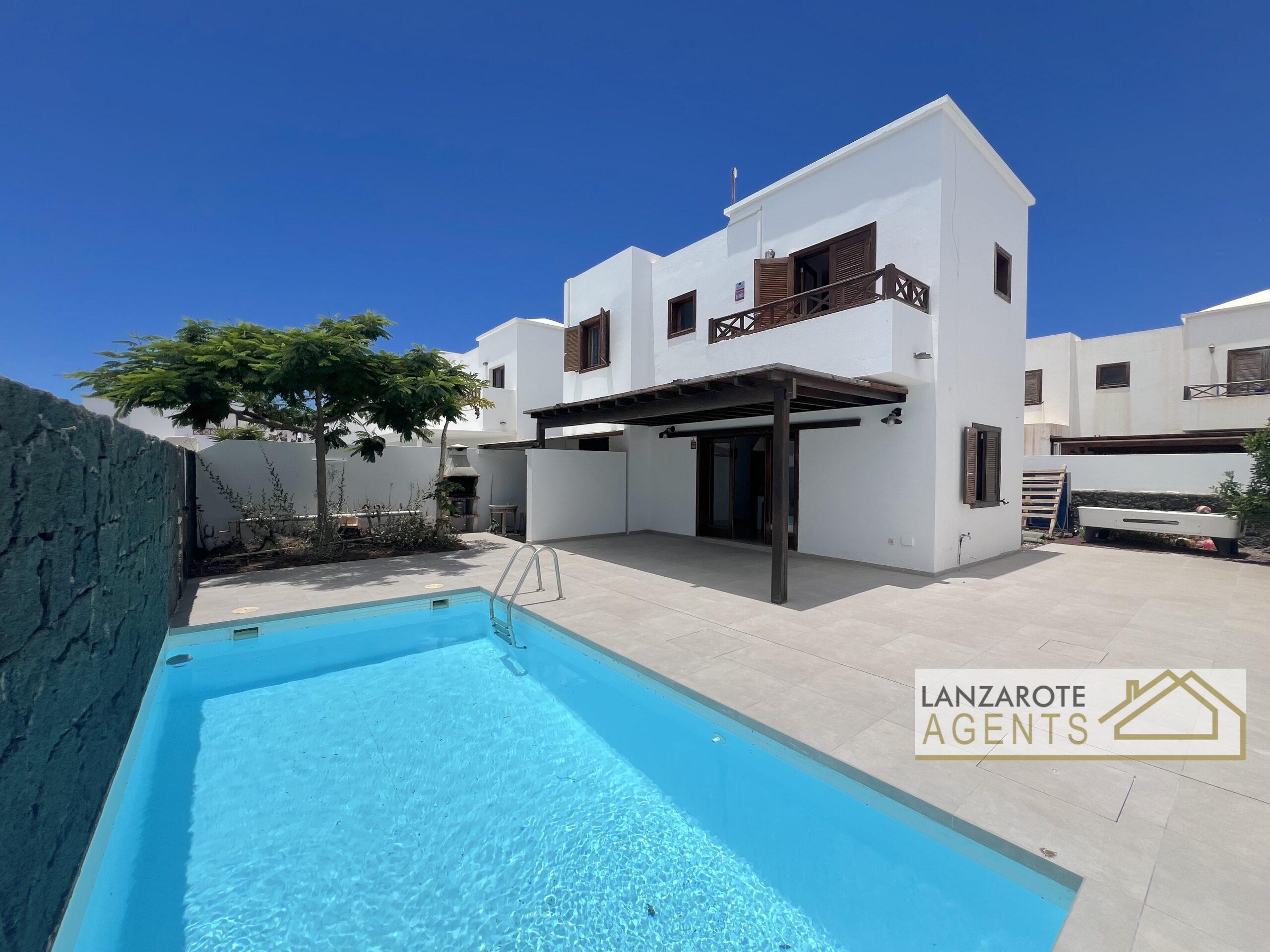 Detached 3 Bedroom Villa with Private Pool and Great Potential