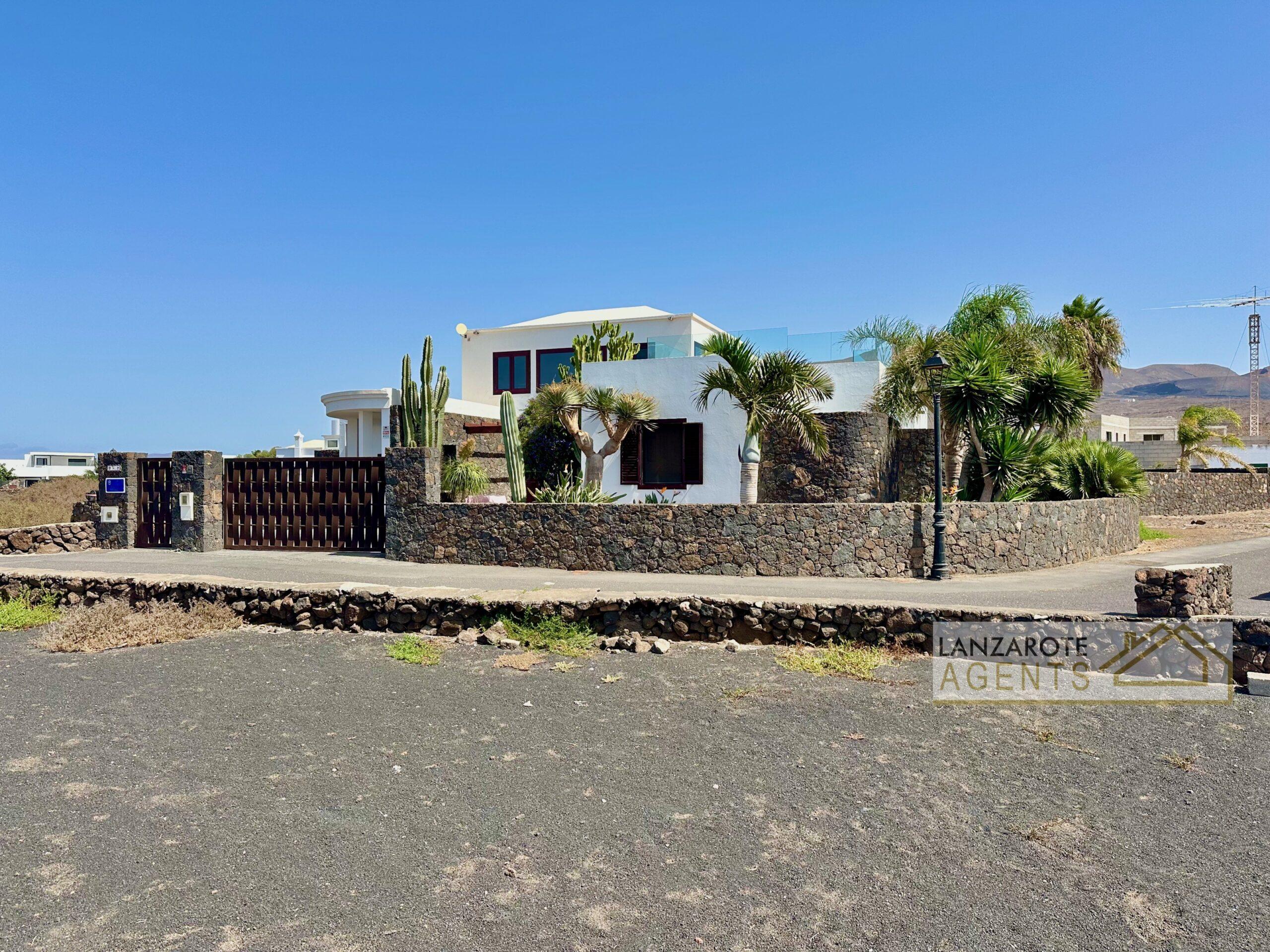 Fabulous Detached Villa with Large Plot, Annex Apartment, Private Pool and Superb Sea and Mountain Views