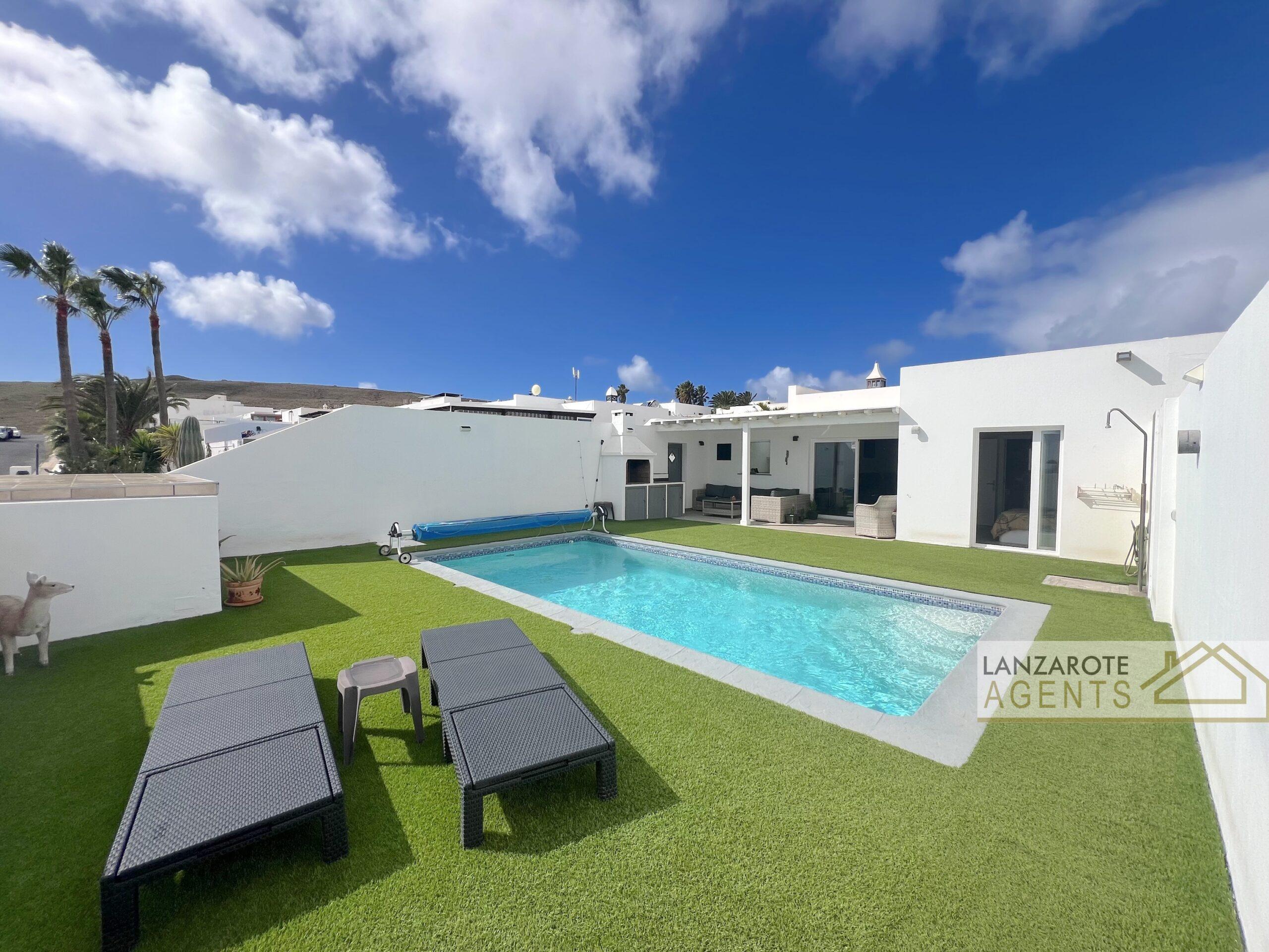 Fully Refurbished 4 Bedroom Luxury Villa with Private Pool and Superb Sea Views in Playa Blanca