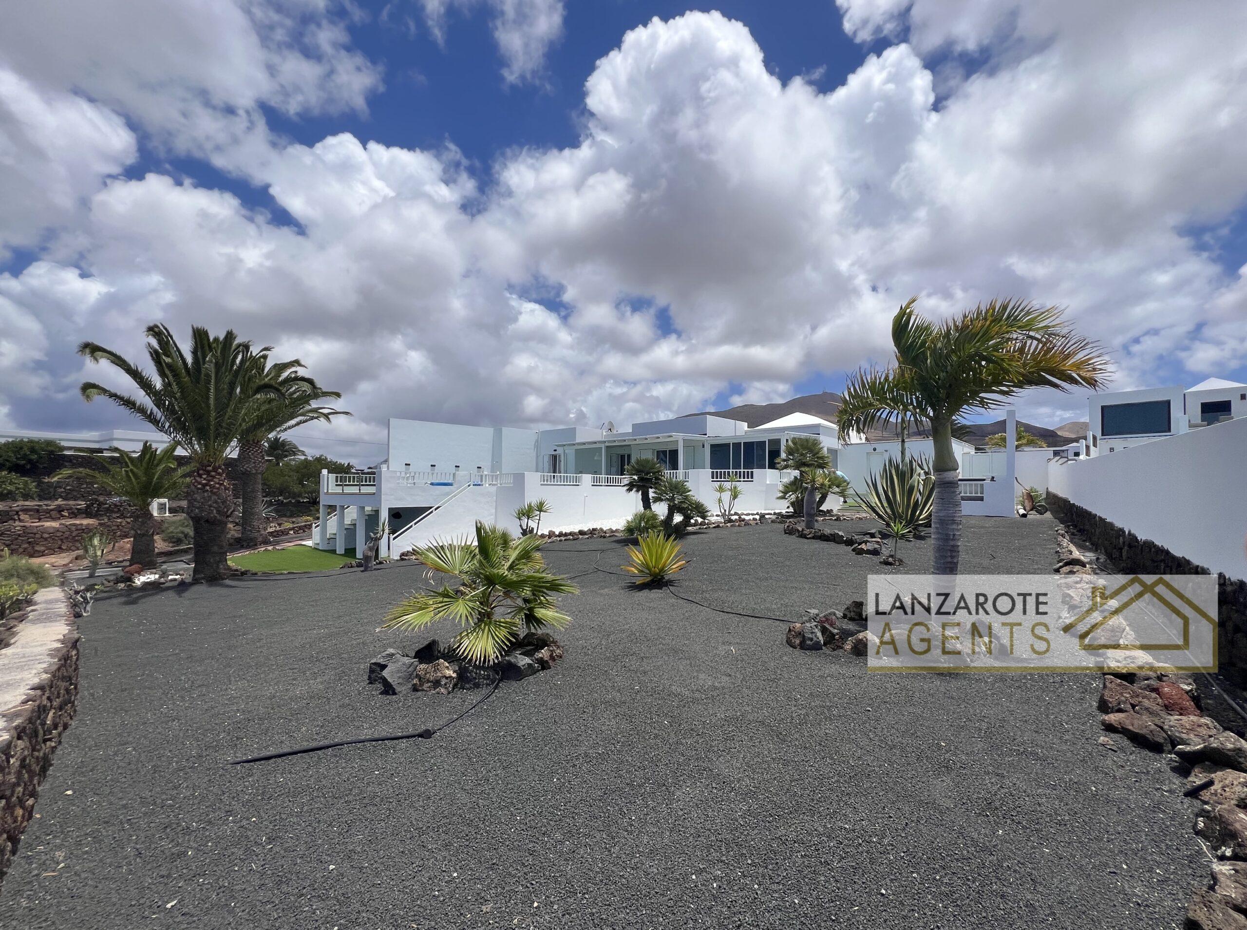 Exclusive 3 Bedroom Villa With Private Heated Pool, Jacuzzi And Panoramic Sea Views In Las Breñas