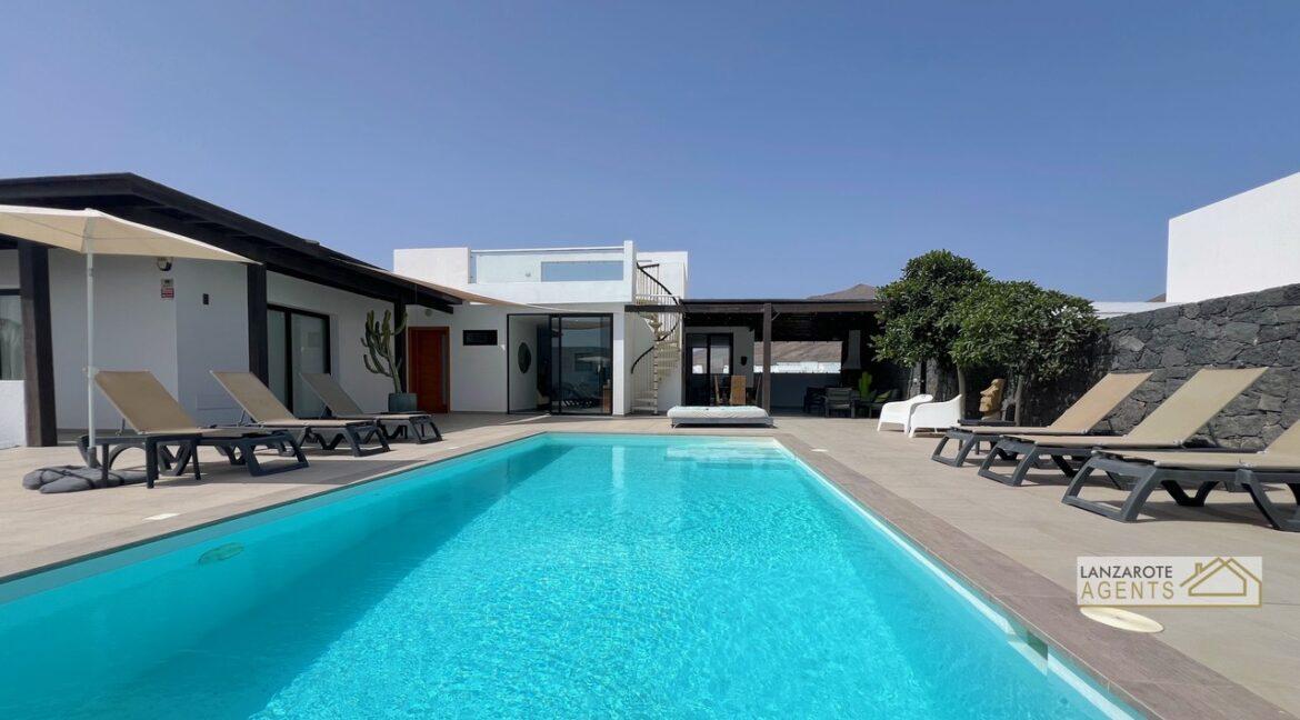 Property to buy in playa blanca