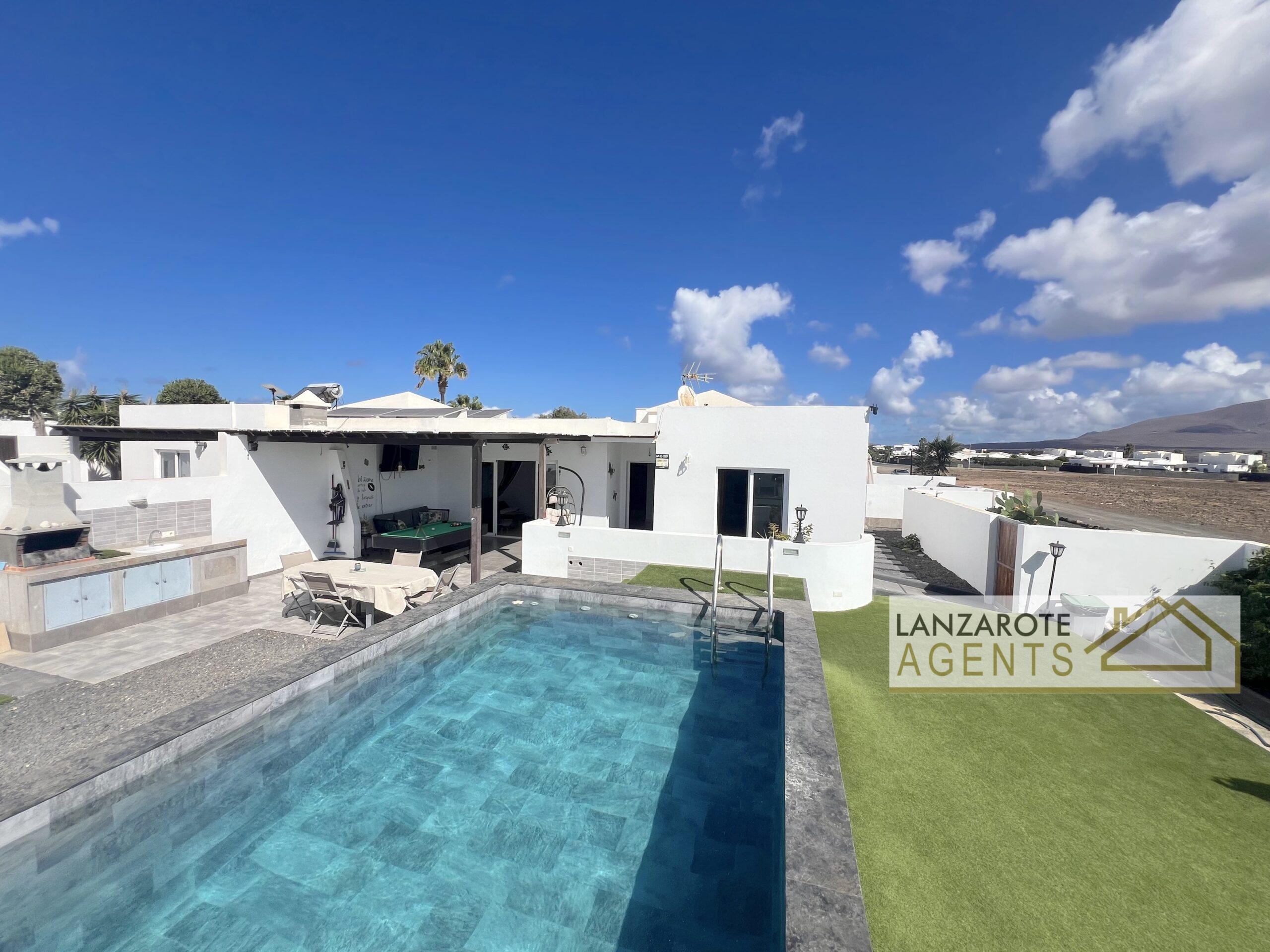 4 Bedroom Villa with Sea Views, Heated Pool and Annex Apartment Closed To Playa Blanca Town Centre